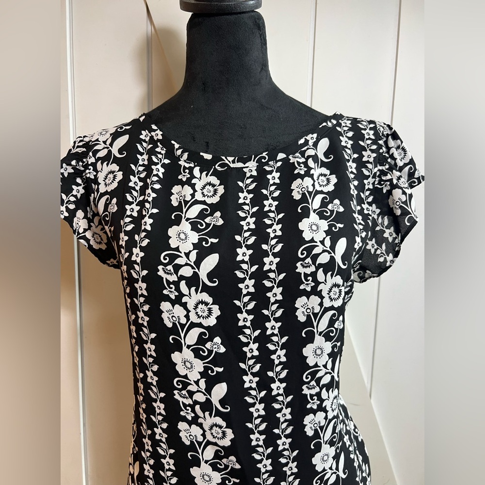 LOFT Black and White Flutter Sleeve Ruffled Blouse